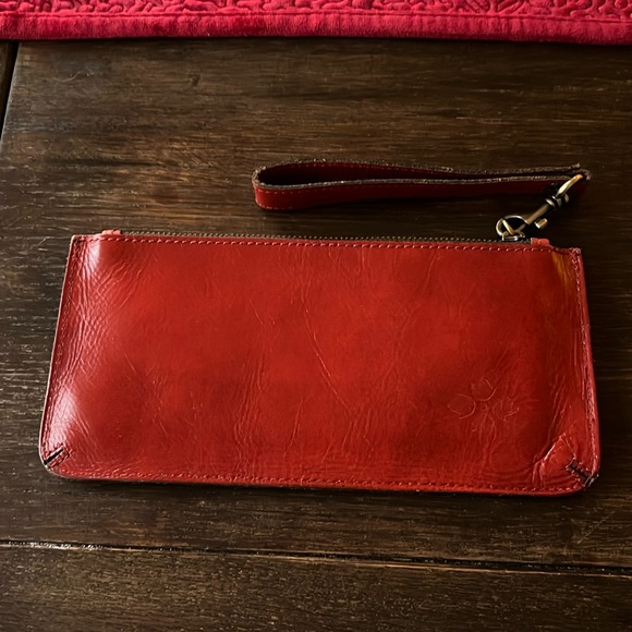 NWOT Patricia Nash Wristlet - Picture 2 of 8
